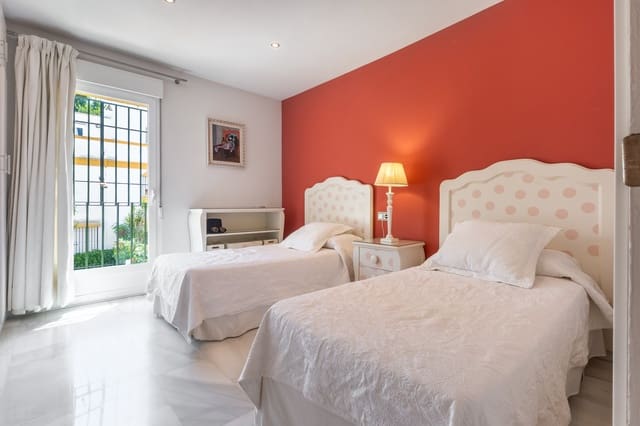 Casa de 5 habitaciones en Marbella en alquiler vacacional con piscina garaje - 7.500 € (Ref: 9965673)