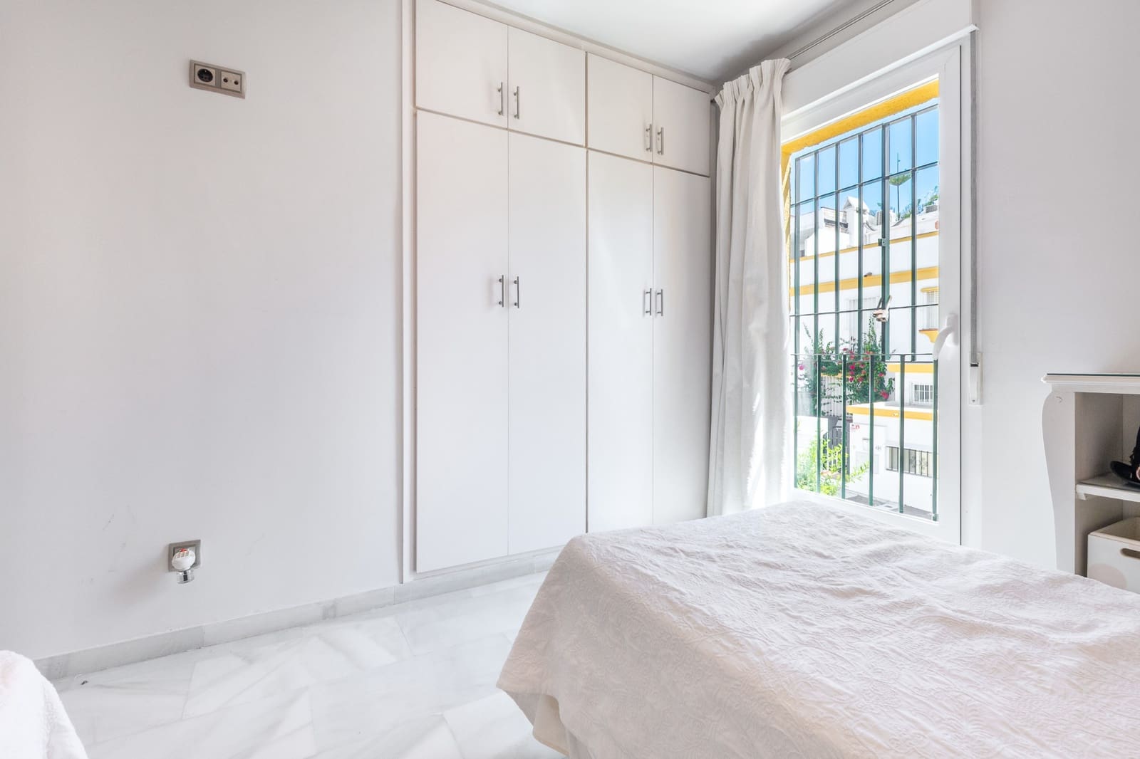 5 bedroom Townhouse for holiday rental in Marbella with pool garage - € 7,500 (Ref: 9965673)