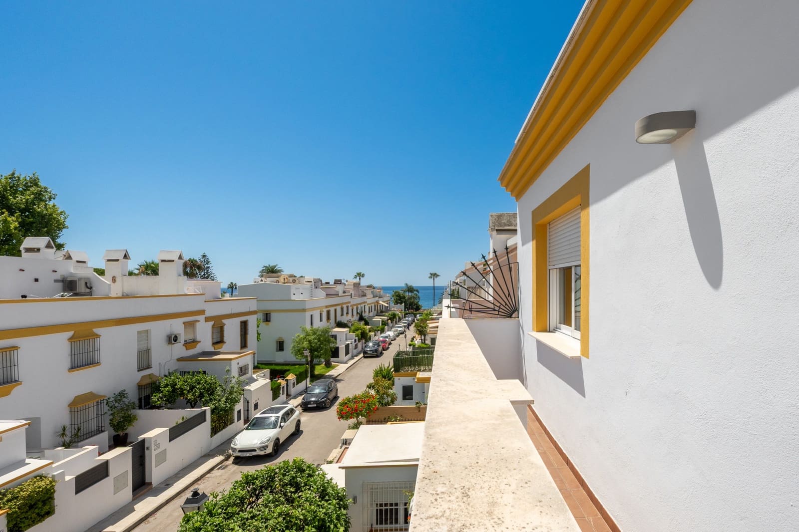 5 bedroom Townhouse for holiday rental in Marbella with pool garage - € 7,500 (Ref: 9965673)