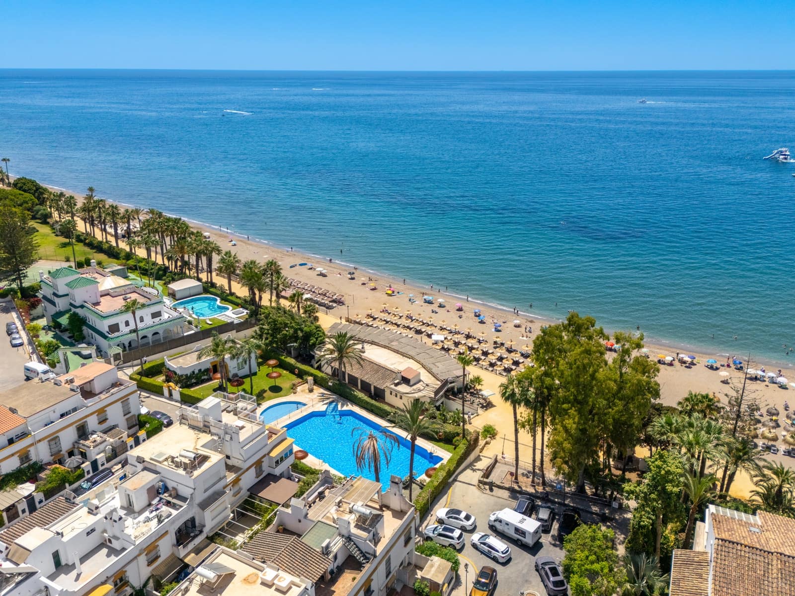 5 bedroom Townhouse for holiday rental in Marbella with pool garage - € 7,500 (Ref: 9965673)