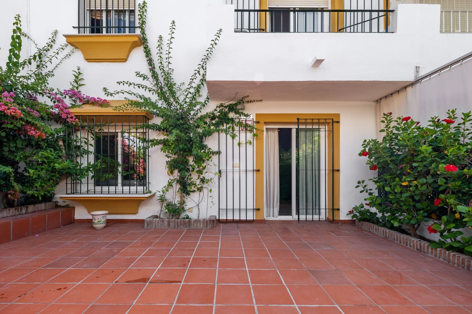 5 bedroom Townhouse for holiday rental in Marbella with pool garage - € 7,500 (Ref: 9965673)