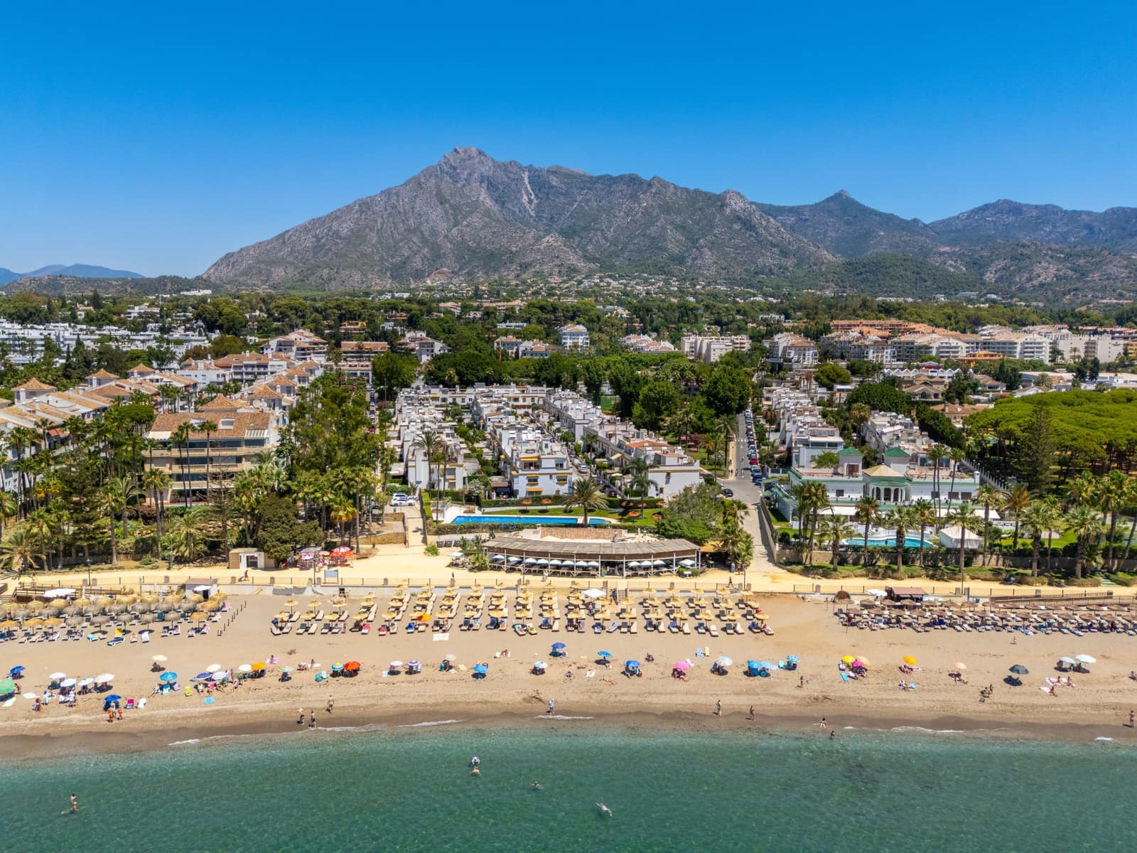 5 bedroom Townhouse for holiday rental in Marbella with pool garage - € 7,500 (Ref: 9965673)