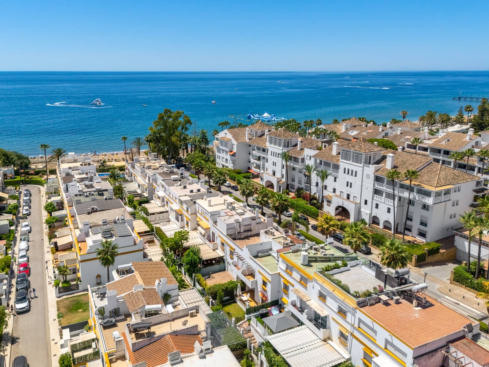 5 bedroom Townhouse for holiday rental in Marbella with pool garage - € 7,500 (Ref: 9965673)