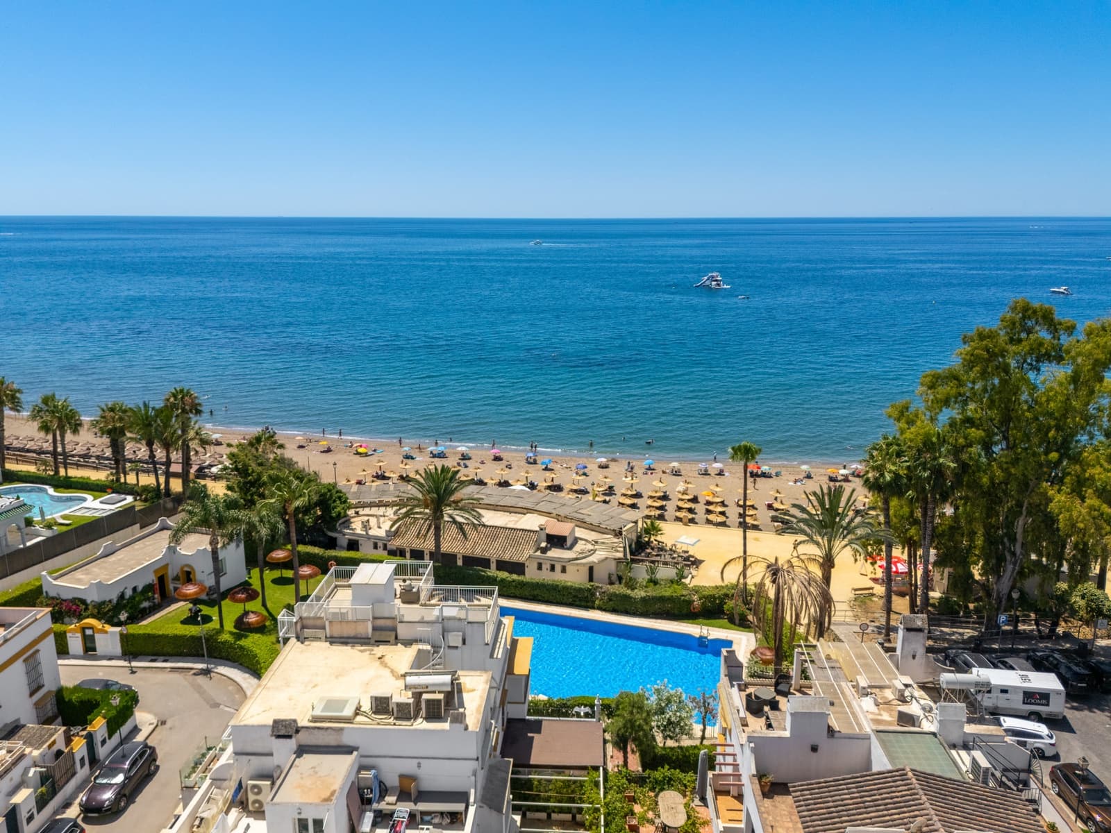 5 bedroom Townhouse for holiday rental in Marbella with pool garage - € 7,500 (Ref: 9965673)