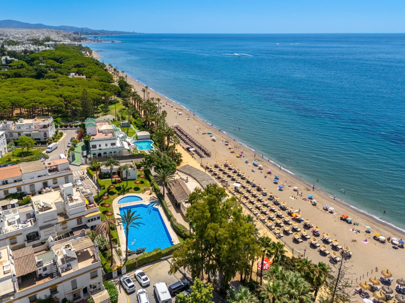 5 bedroom Townhouse for holiday rental in Marbella with pool garage - € 7,500 (Ref: 9965673)