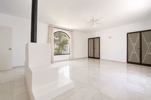 Chalet de 4 habitaciones en Marbella en venta con piscina garaje - 1.150.000 € (Ref: 9966317)