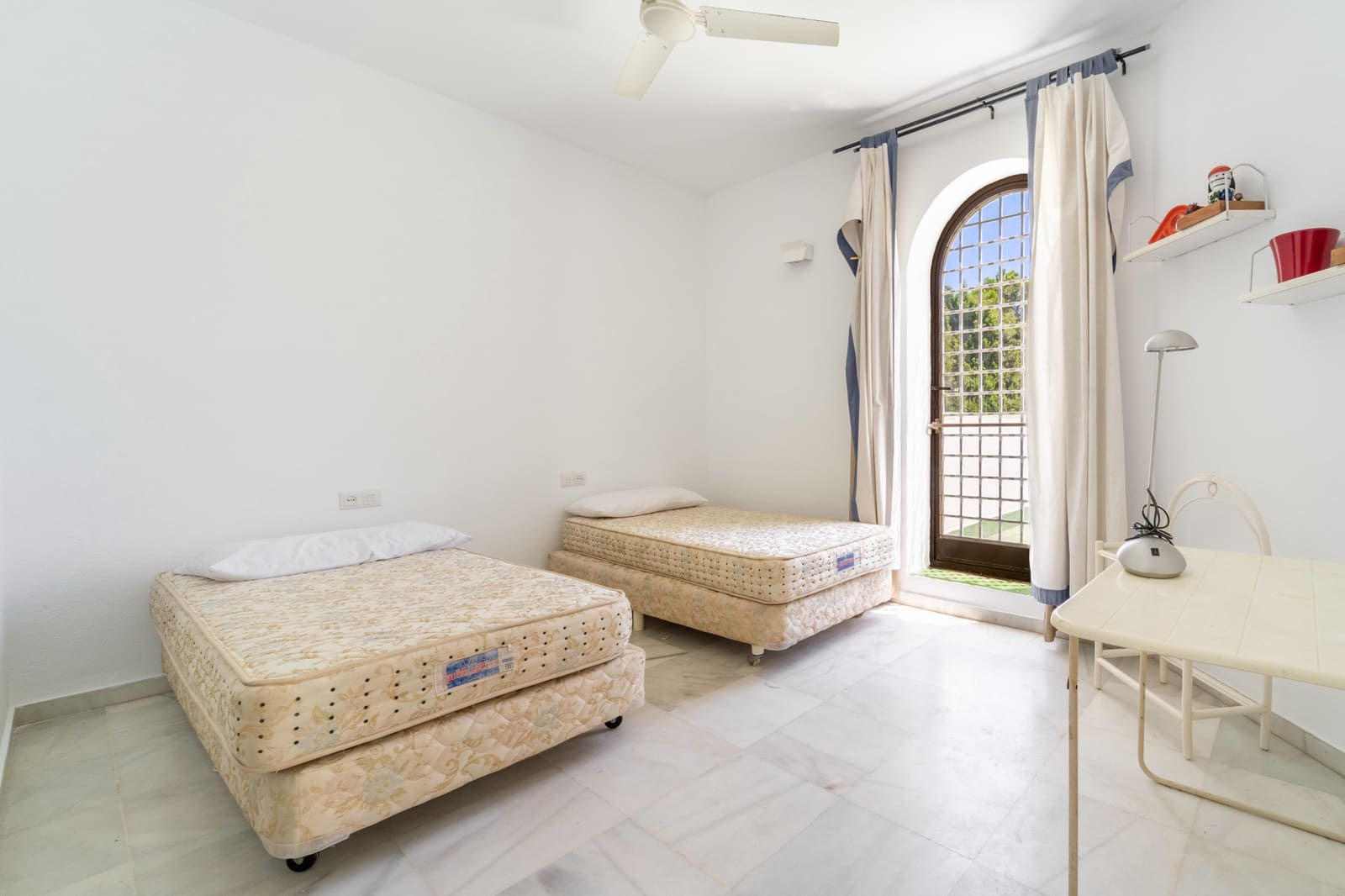 4 bedroom Villa for sale in Marbella with pool garage - € 1,150,000 (Ref: 9966317)