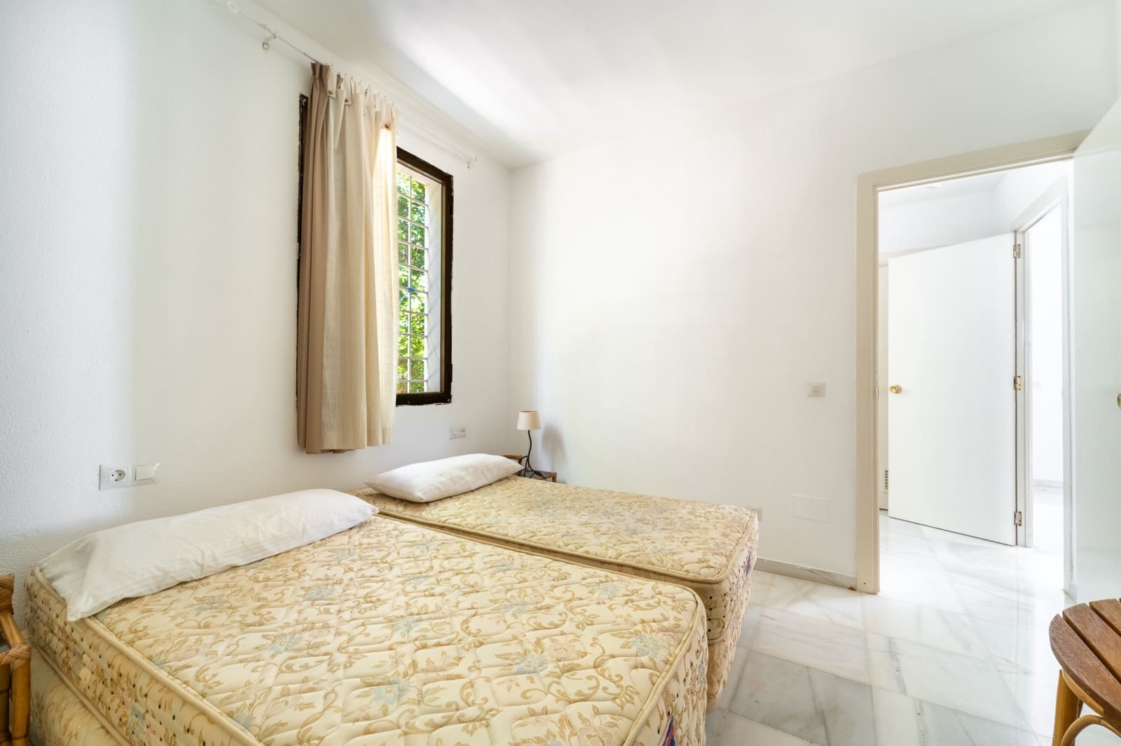 4 bedroom Villa for sale in Marbella with pool garage - € 1,150,000 (Ref: 9966317)