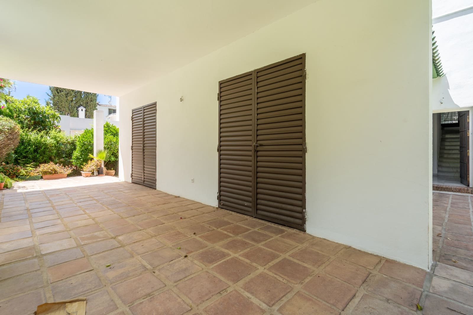 4 bedroom Villa for sale in Marbella with pool garage - € 1,150,000 (Ref: 9966317)