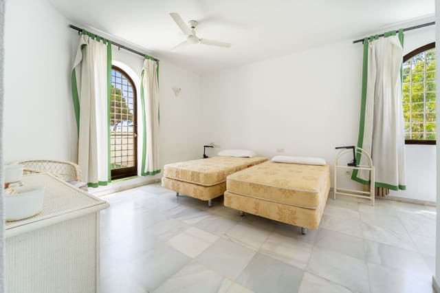 Chalet de 4 habitaciones en Marbella en venta con piscina garaje - 1.150.000 € (Ref: 9966317)