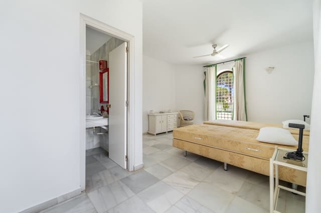 Chalet de 4 habitaciones en Marbella en venta con piscina garaje - 1.150.000 € (Ref: 9966317)