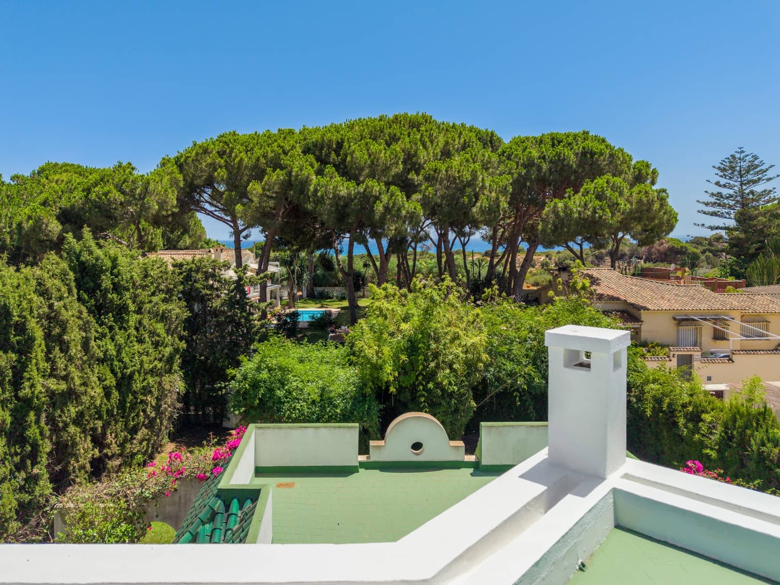 4 bedroom Villa for sale in Marbella with pool garage - € 1,150,000 (Ref: 9966317)