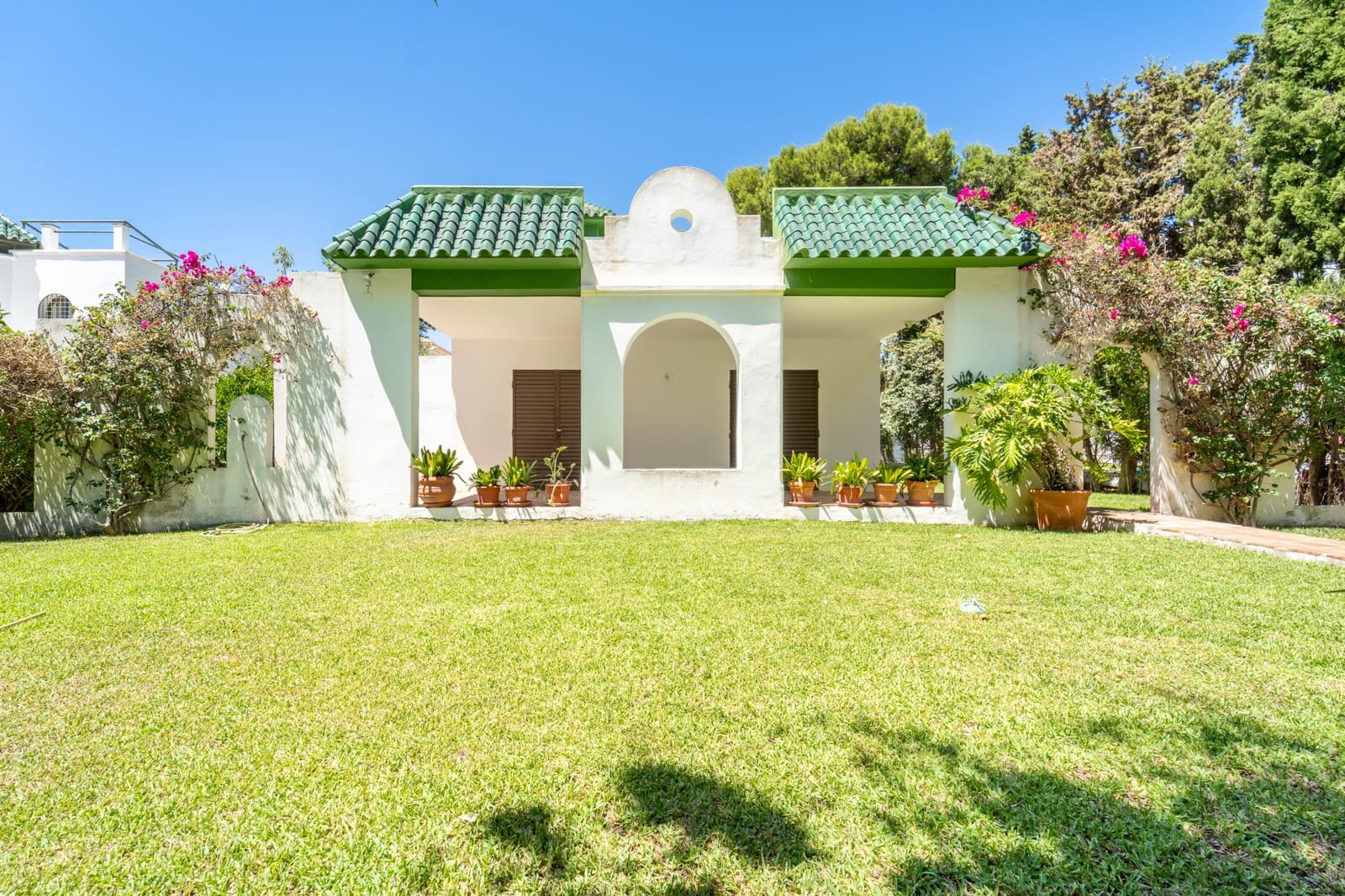 4 bedroom Villa for sale in Marbella with pool garage - € 1,150,000 (Ref: 9966317)