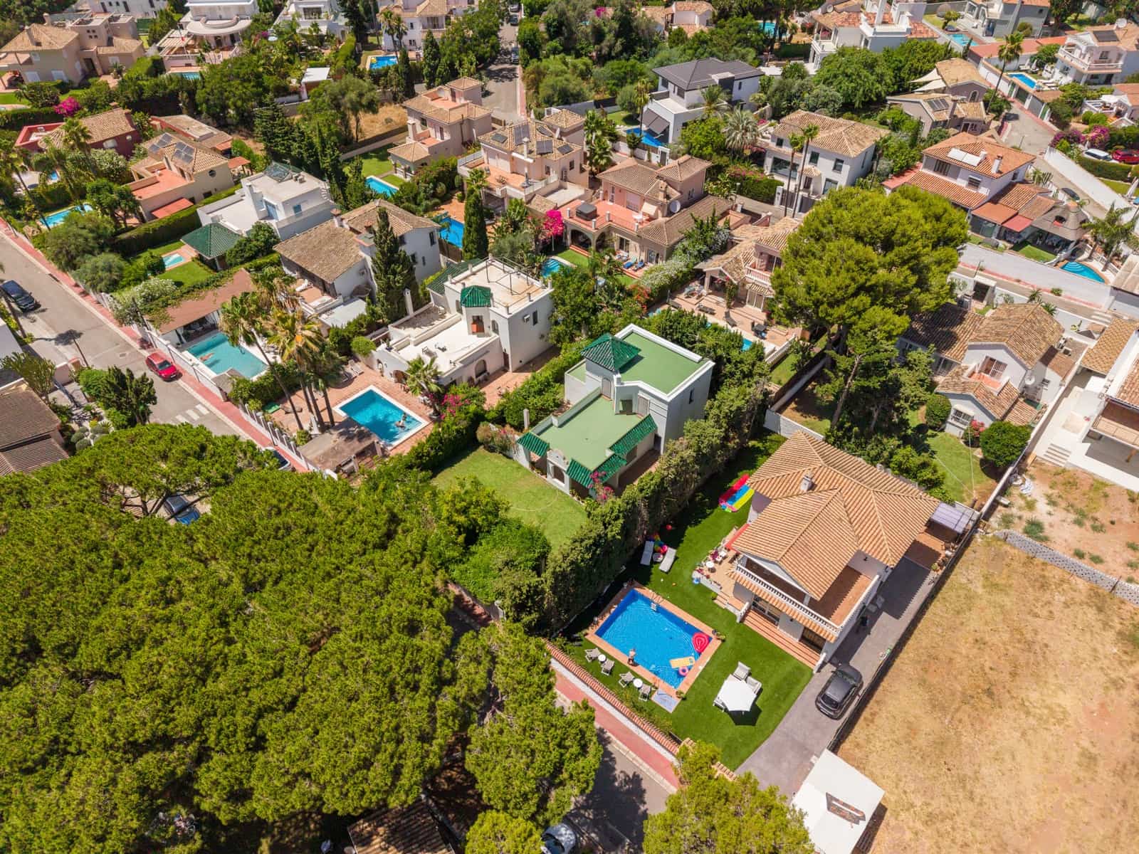 4 bedroom Villa for sale in Marbella with pool garage - € 1,150,000 (Ref: 9966317)