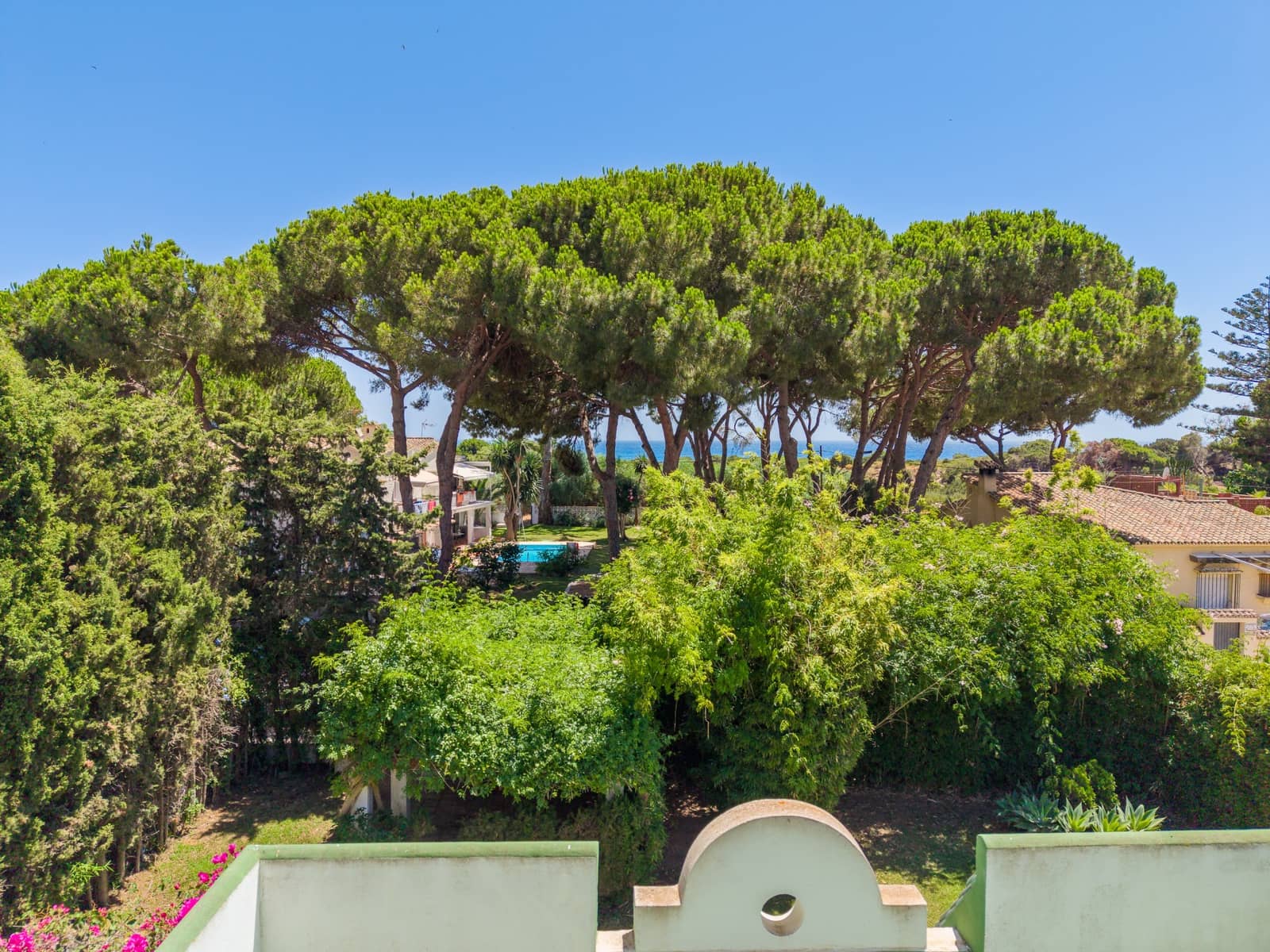 4 bedroom Villa for sale in Marbella with pool garage - € 1,150,000 (Ref: 9966317)