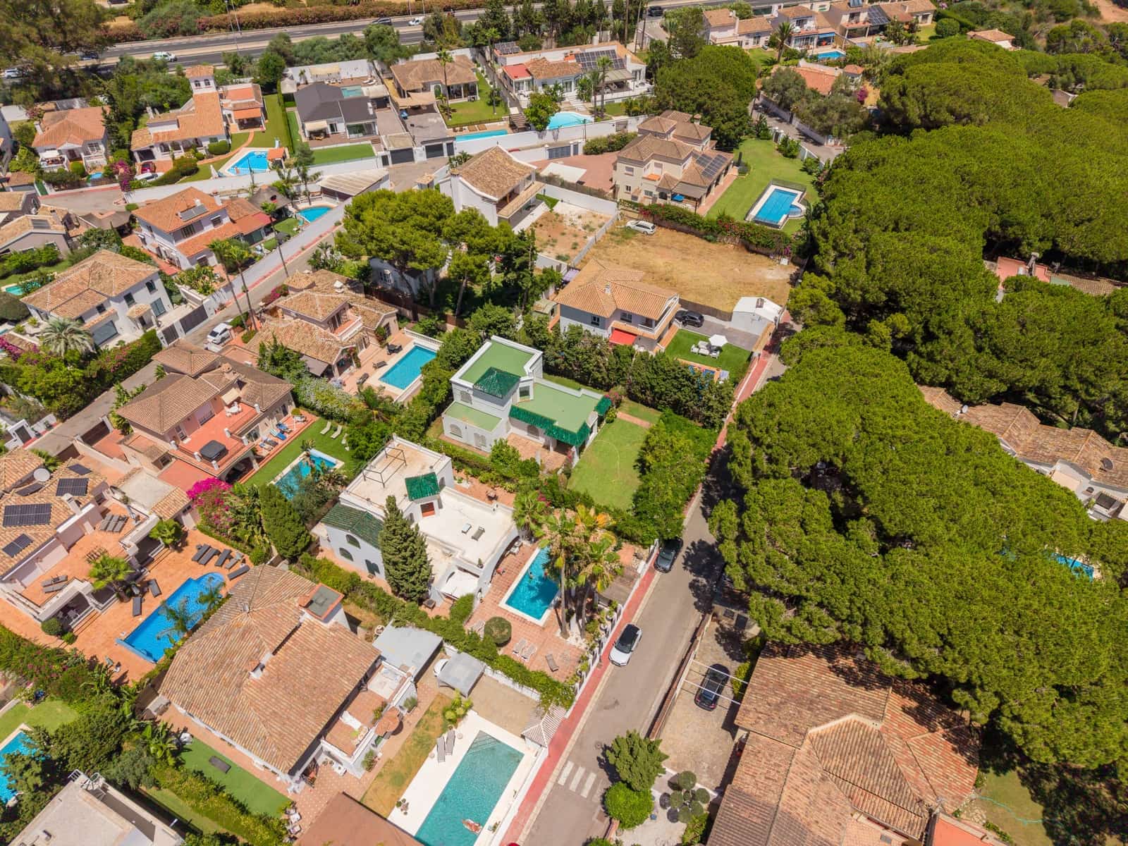 4 bedroom Villa for sale in Marbella with pool garage - € 1,150,000 (Ref: 9966317)