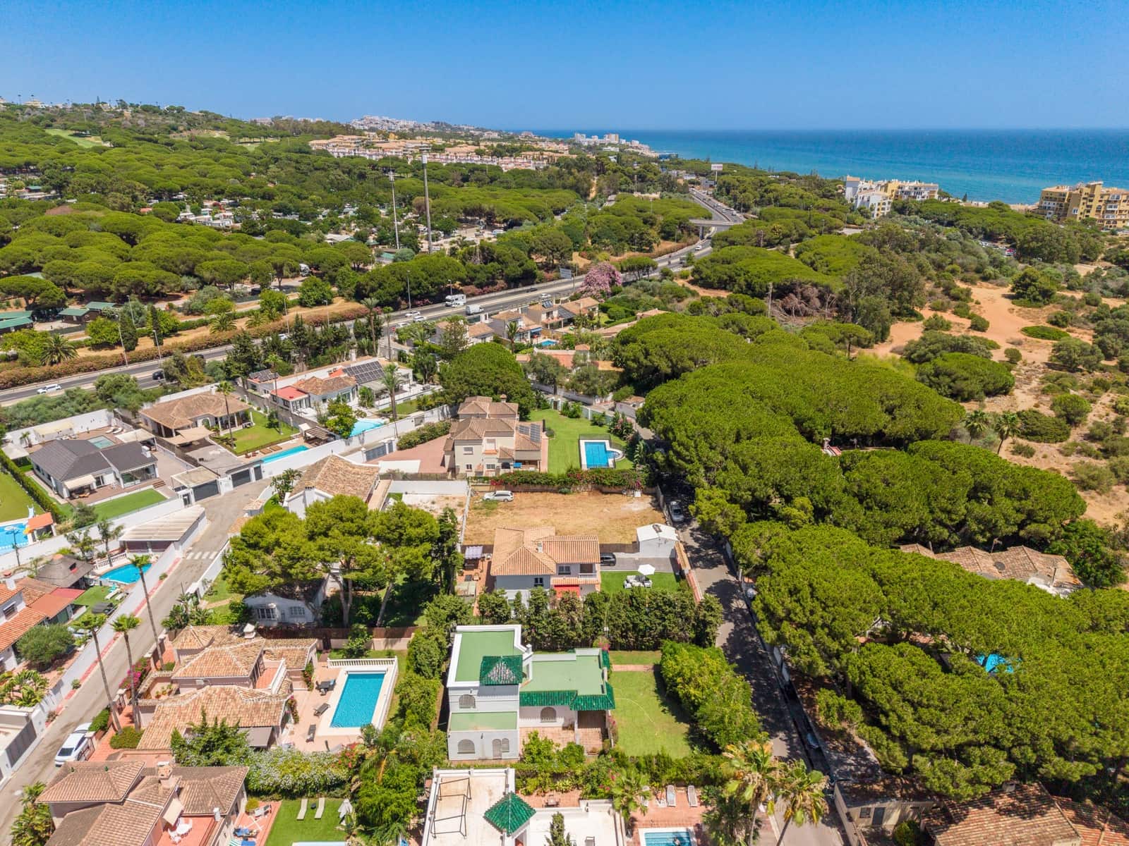 4 bedroom Villa for sale in Marbella with pool garage - € 1,150,000 (Ref: 9966317)