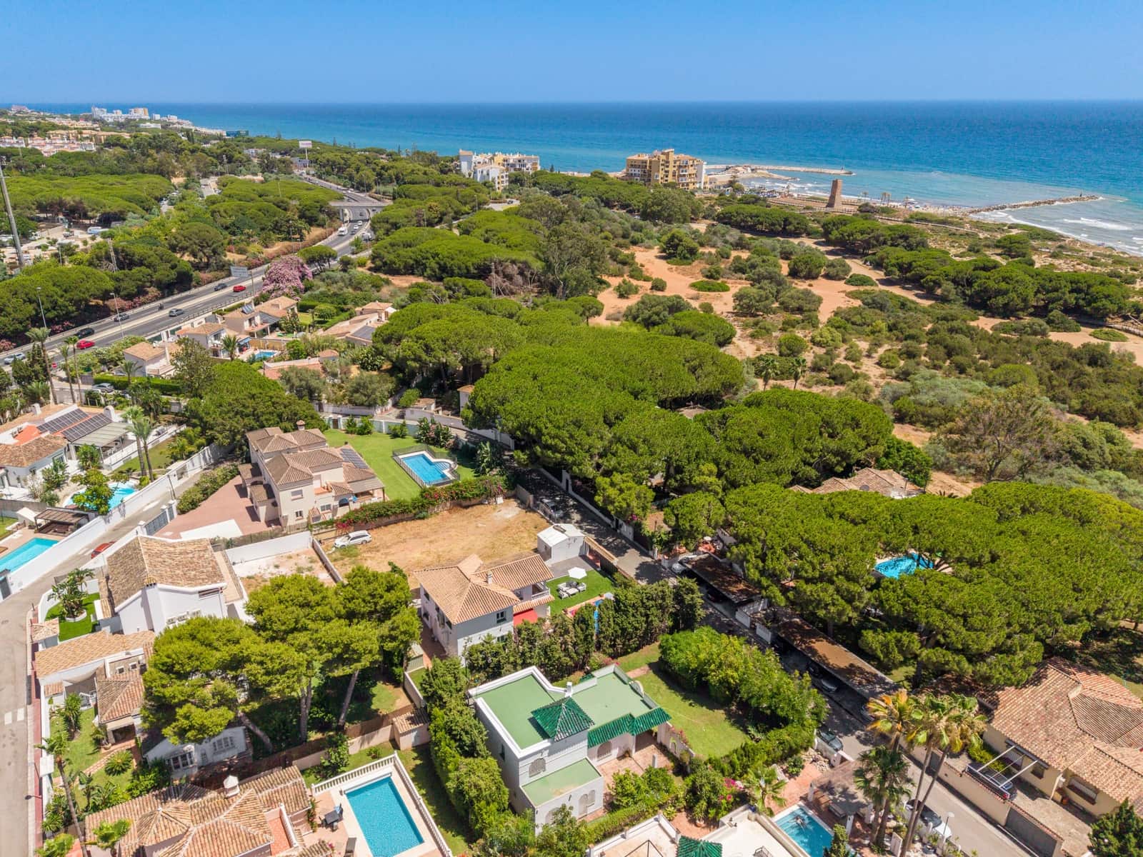 4 bedroom Villa for sale in Marbella with pool garage - € 1,150,000 (Ref: 9966317)