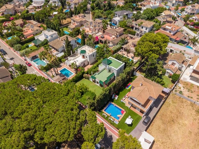Chalet de 4 habitaciones en Marbella en venta con piscina garaje - 1.150.000 € (Ref: 9966317)