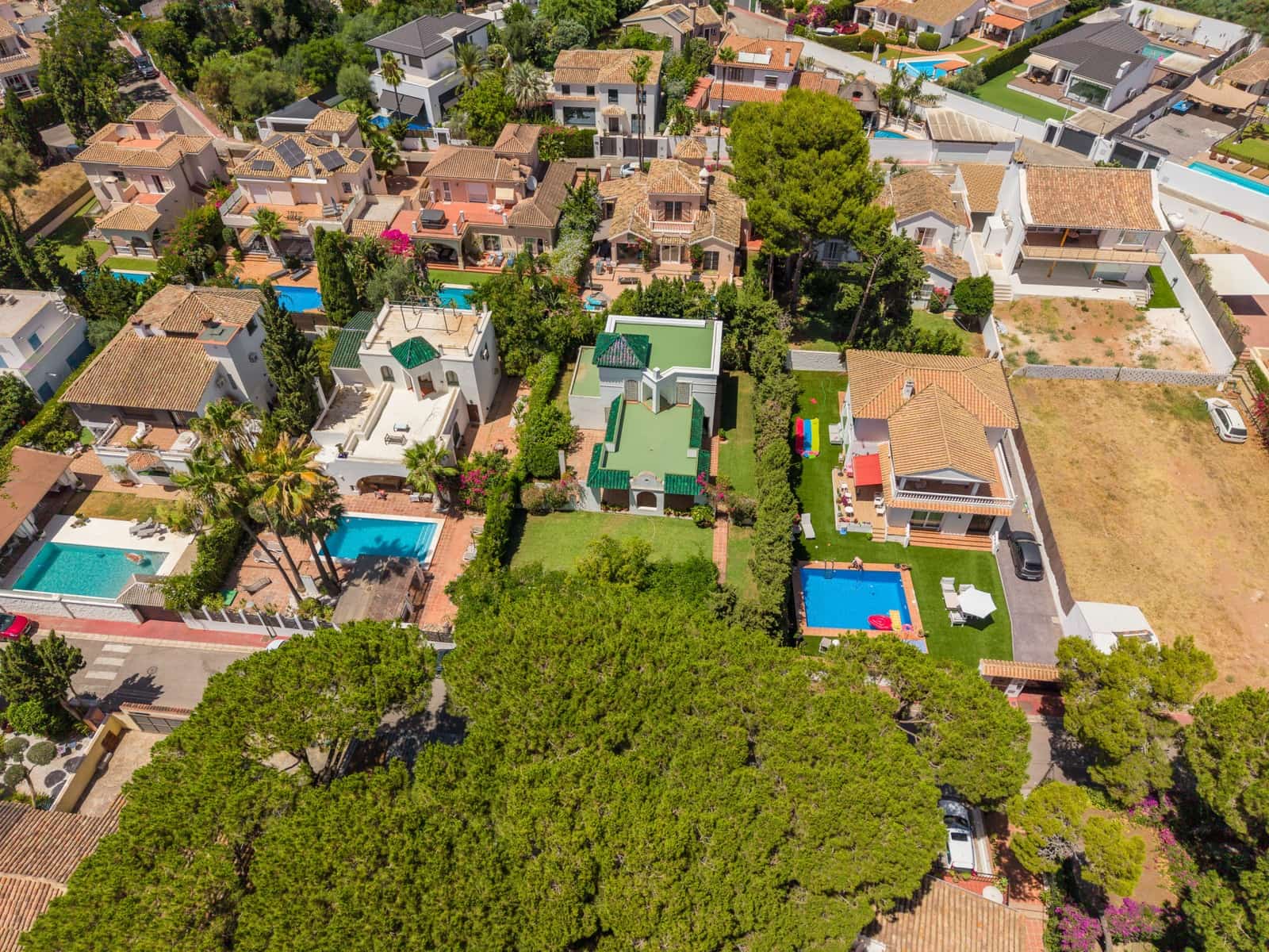 4 bedroom Villa for sale in Marbella with pool garage - € 1,150,000 (Ref: 9966317)