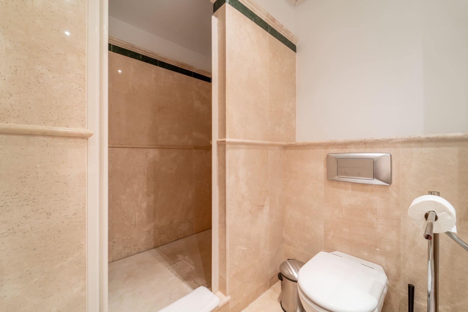 2 sovrum Lägenhet att hyra i Marbella med pool garage - 4 600 € (Ref: 9971445)