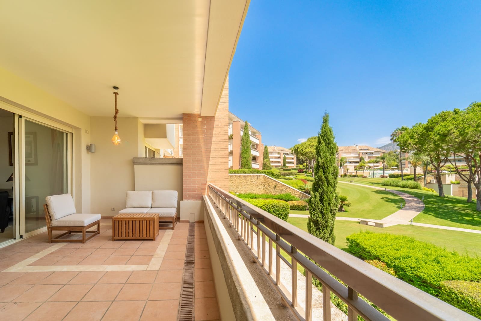 2 sovrum Lägenhet att hyra i Marbella med pool garage - 4 600 € (Ref: 9971445)