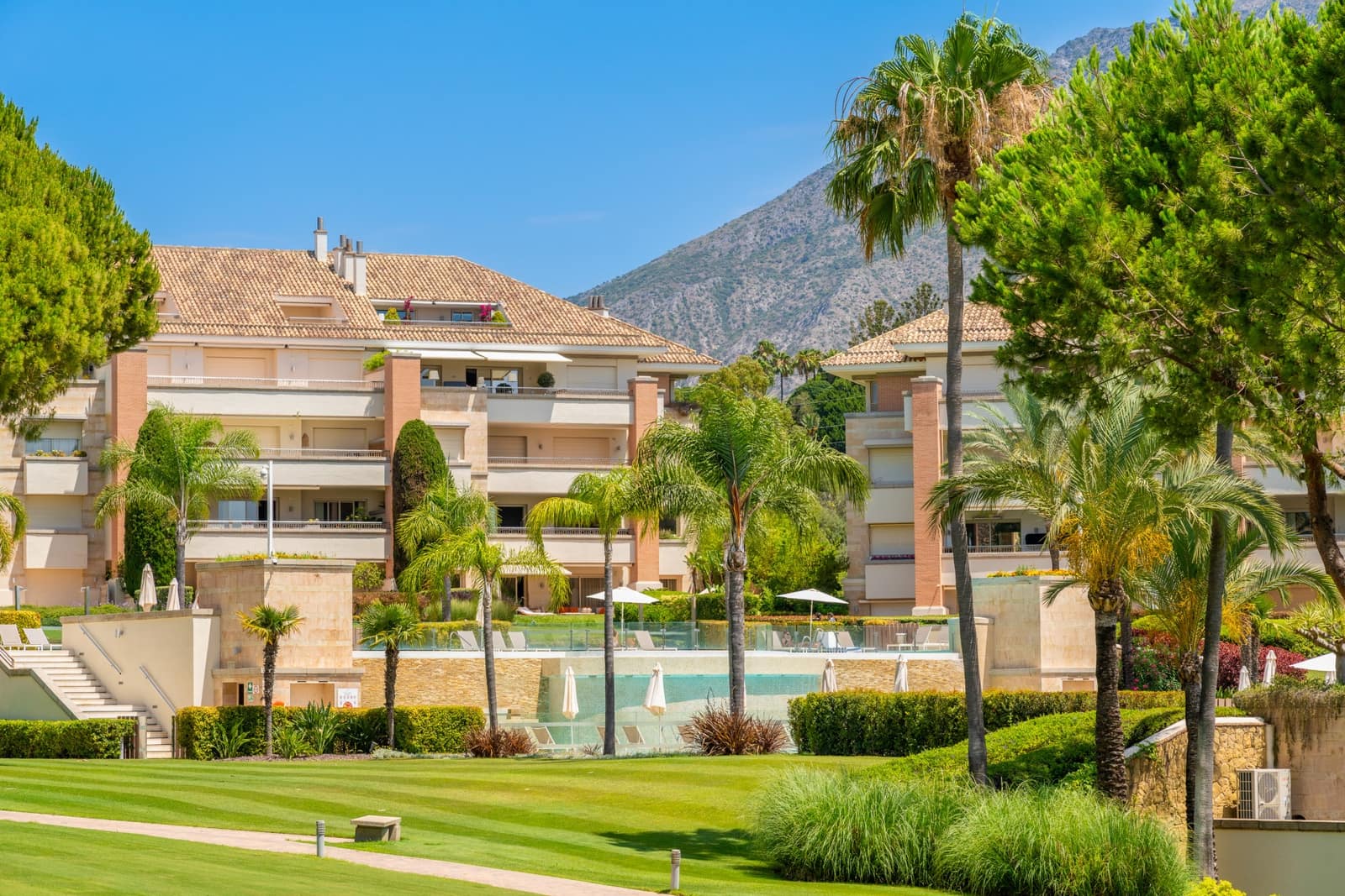 2 sovrum Lägenhet att hyra i Marbella med pool garage - 4 600 € (Ref: 9971445)