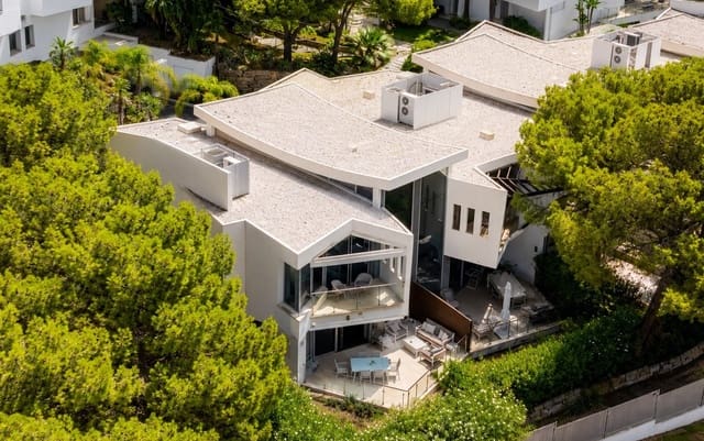 2 soveværelse Semi-Rækkehus til salg i Marbella med swimmingpool garage - € 1.495.000 (Ref: 9974992)