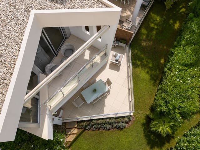 2 soveværelse Semi-Rækkehus til salg i Marbella med swimmingpool garage - € 1.495.000 (Ref: 9974992)