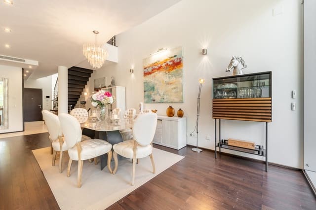 2 soveværelse Semi-Rækkehus til salg i Marbella med swimmingpool garage - € 1.495.000 (Ref: 9974992)