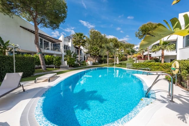 2 soveværelse Semi-Rækkehus til salg i Marbella med swimmingpool garage - € 1.495.000 (Ref: 9974992)