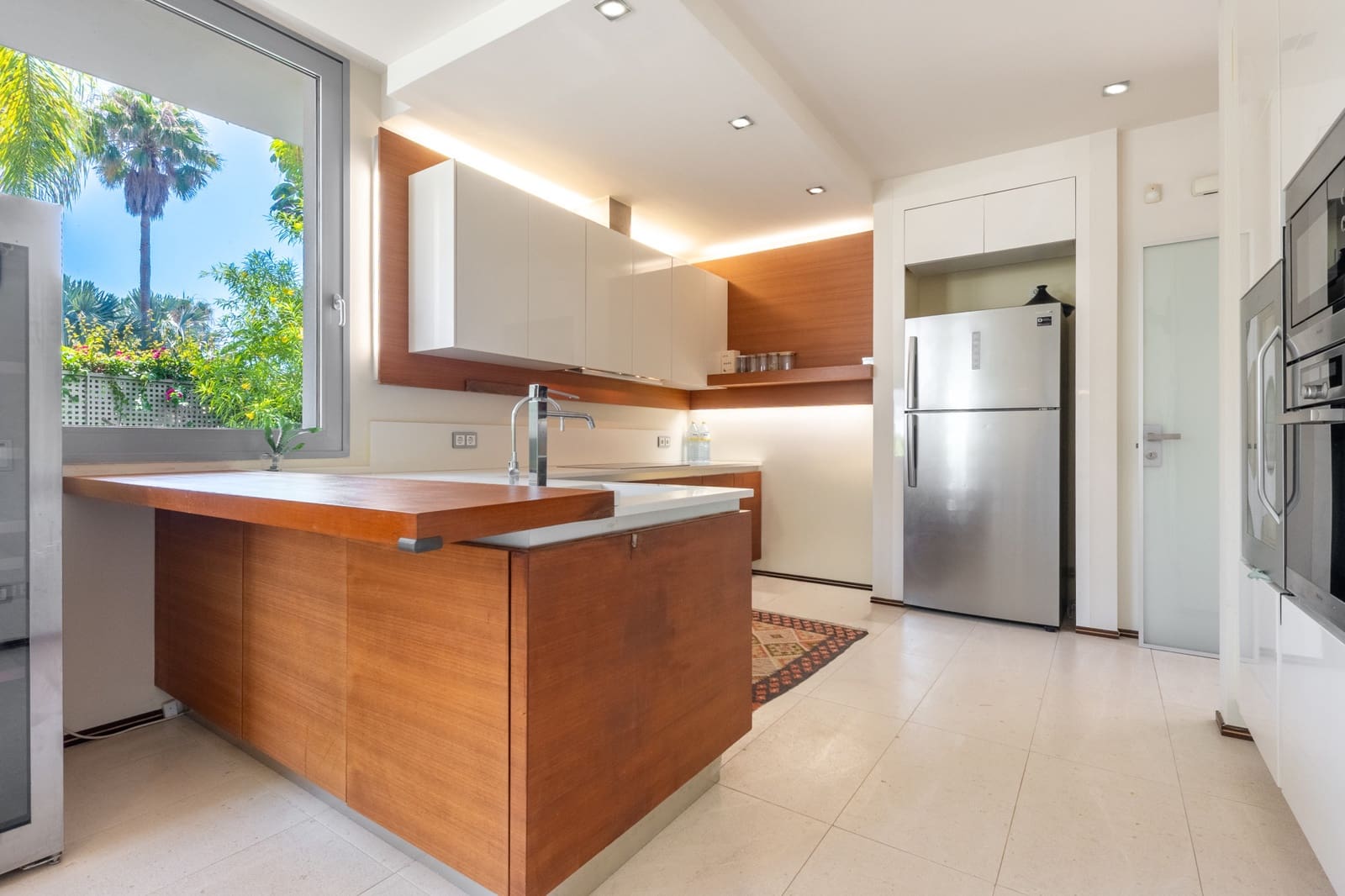 4 soveværelse Semi-Rækkehus til salg i Marbella med swimmingpool garage - € 2.700.000 (Ref: 9978479)