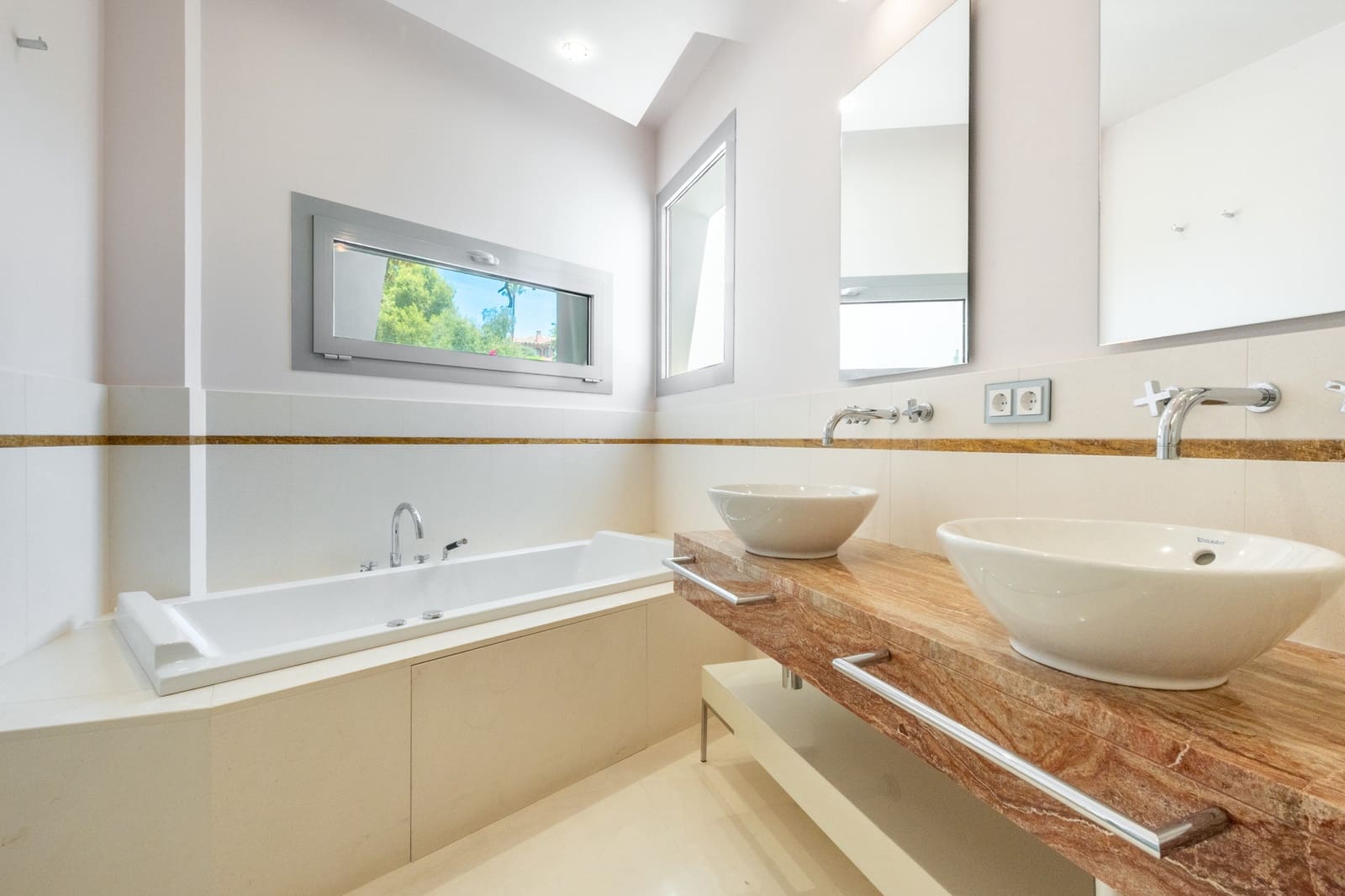4 soveværelse Semi-Rækkehus til salg i Marbella med swimmingpool garage - € 2.700.000 (Ref: 9978479)