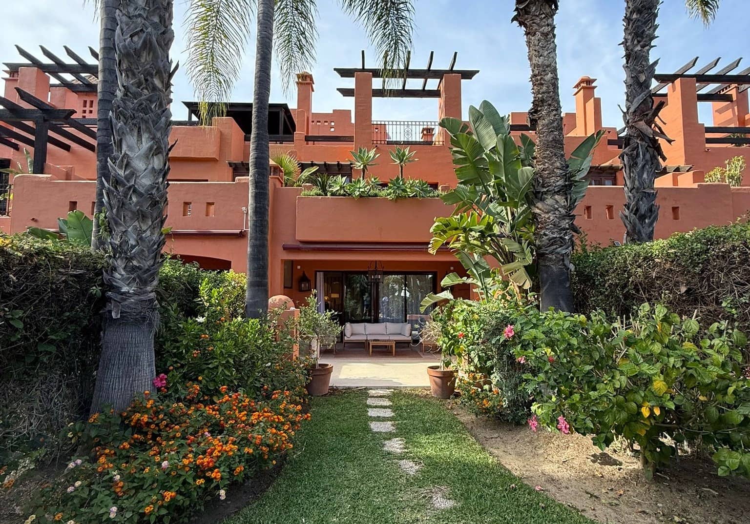 5 soveværelse Byhus til leje i Marbella med swimmingpool garage - € 10.000 (Ref: 9981343)