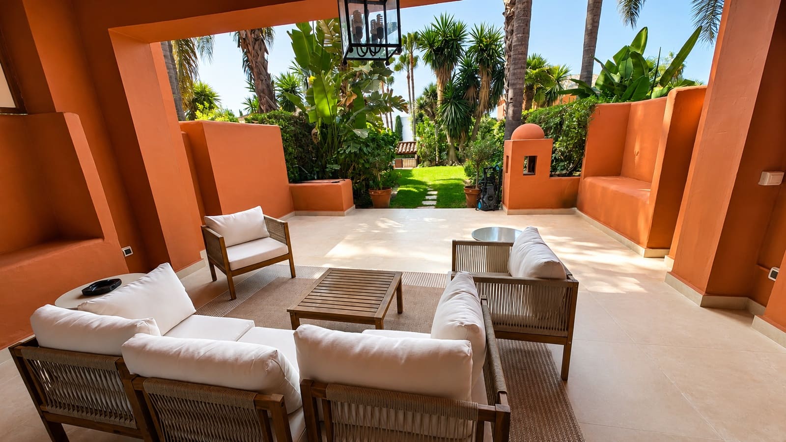 5 soveværelse Byhus til leje i Marbella med swimmingpool garage - € 10.000 (Ref: 9981343)
