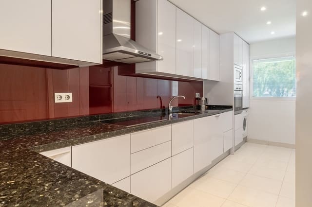 Apartamento de 2 habitaciones en Marbella en venta con piscina garaje - 750.000 € (Ref: 9982678)