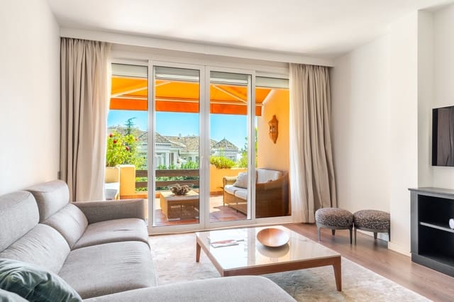 Apartamento de 2 habitaciones en Marbella en venta con piscina garaje - 750.000 € (Ref: 9982678)