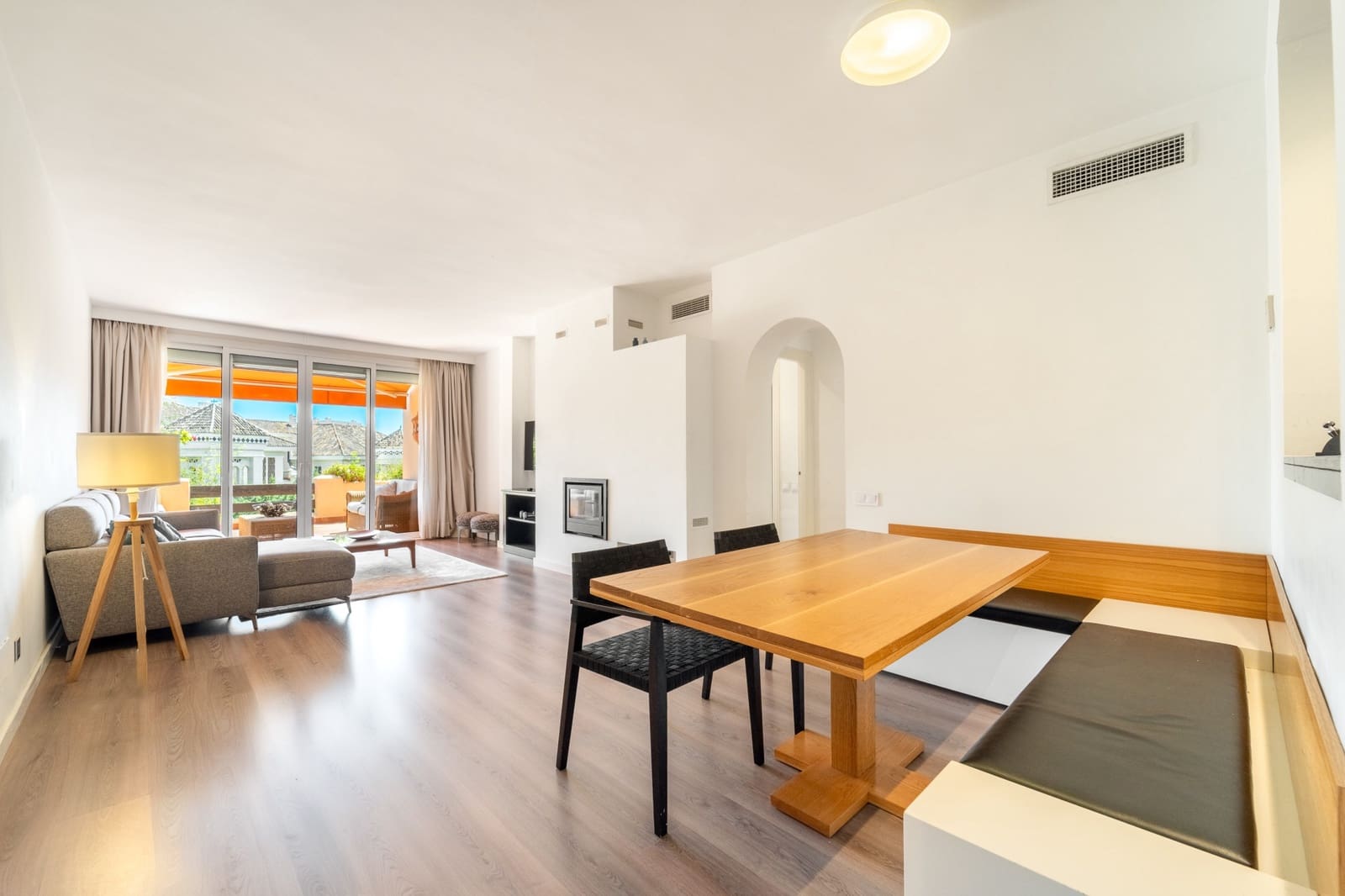2 soverom Leilighet til salgs i Marbella med svømmebasseng garasje - € 750 000 (Ref: 9982678)