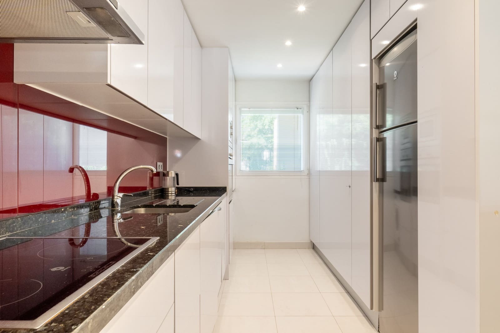 2 soverom Leilighet til salgs i Marbella med svømmebasseng garasje - € 750 000 (Ref: 9982678)