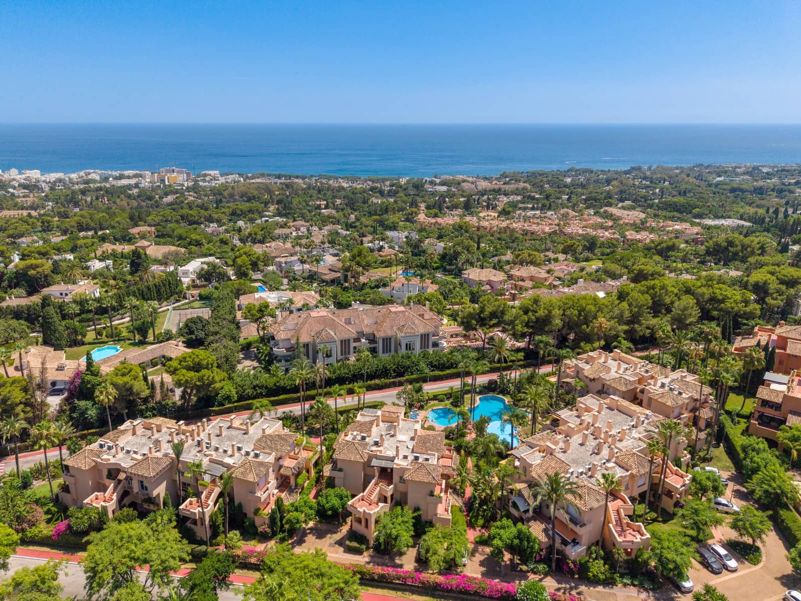 2 soverom Leilighet til salgs i Marbella med svømmebasseng garasje - € 750 000 (Ref: 9982678)