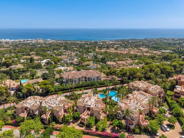 Apartamento de 2 habitaciones en Marbella en venta con piscina garaje - 750.000 € (Ref: 9982678)