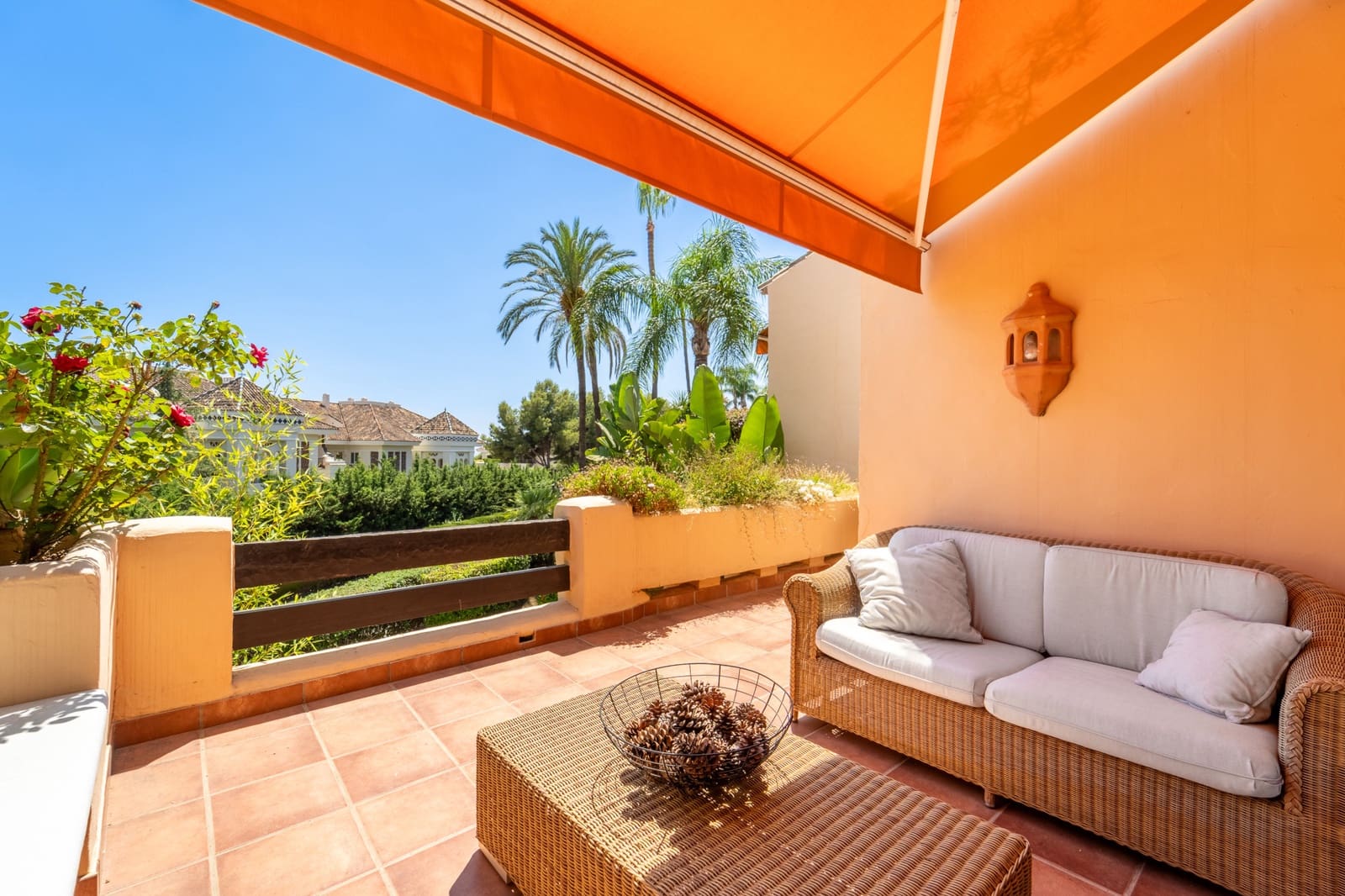 2 soverom Leilighet til salgs i Marbella med svømmebasseng garasje - € 750 000 (Ref: 9982678)