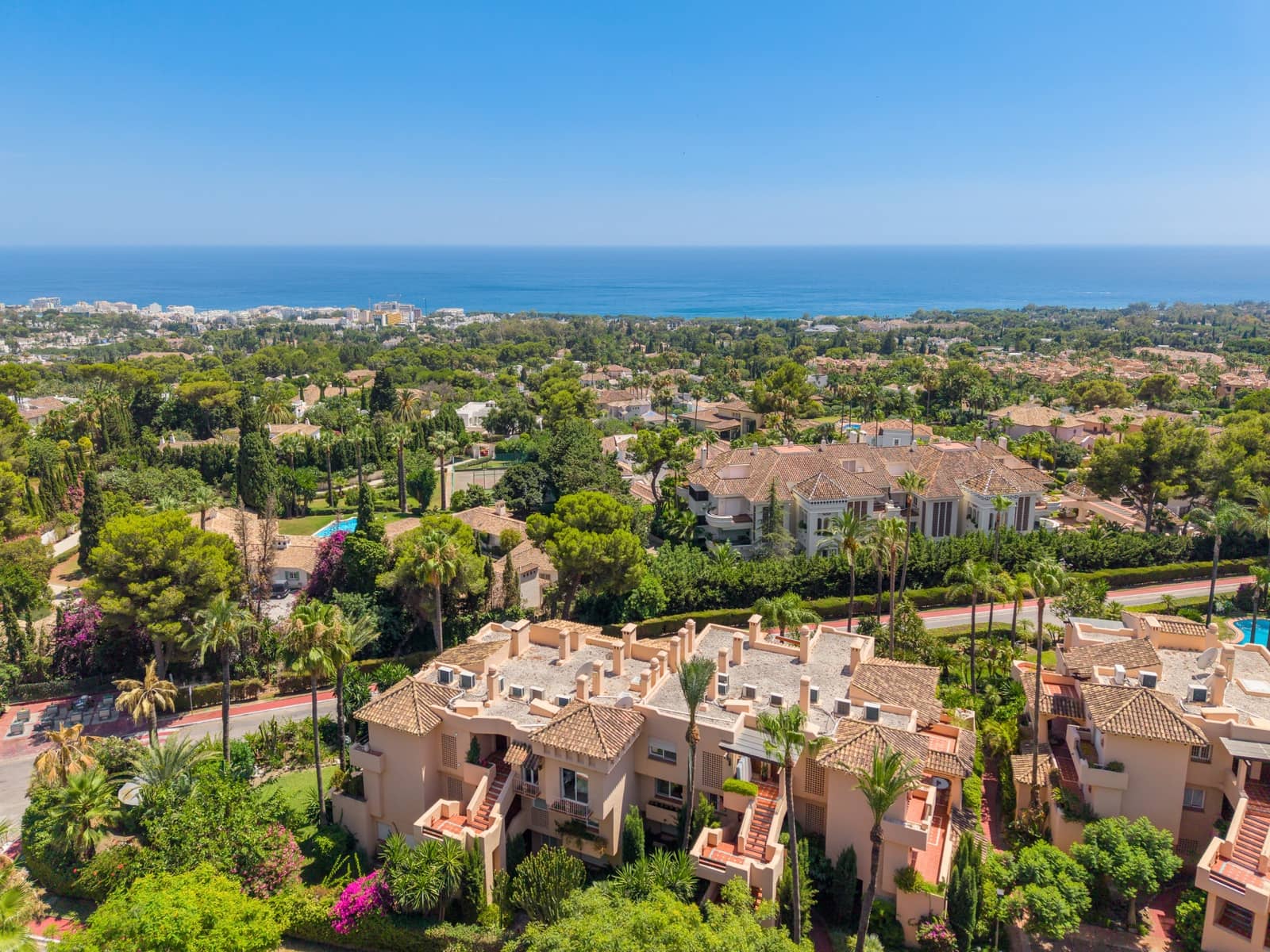 2 soverom Leilighet til salgs i Marbella med svømmebasseng garasje - € 750 000 (Ref: 9982678)