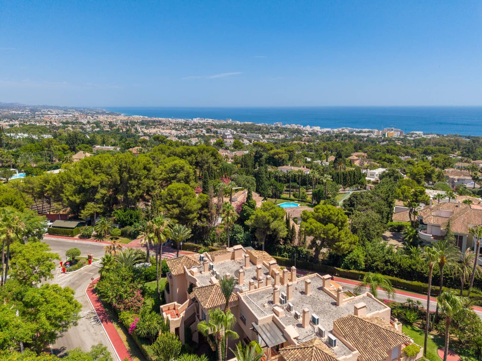 2 soverom Leilighet til salgs i Marbella med svømmebasseng garasje - € 750 000 (Ref: 9982678)