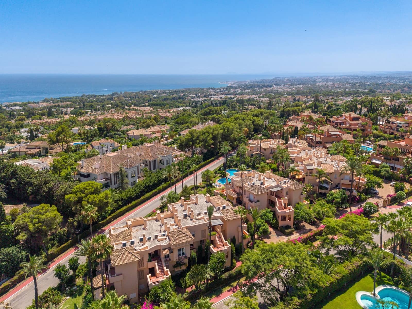 2 soverom Leilighet til salgs i Marbella med svømmebasseng garasje - € 750 000 (Ref: 9982678)