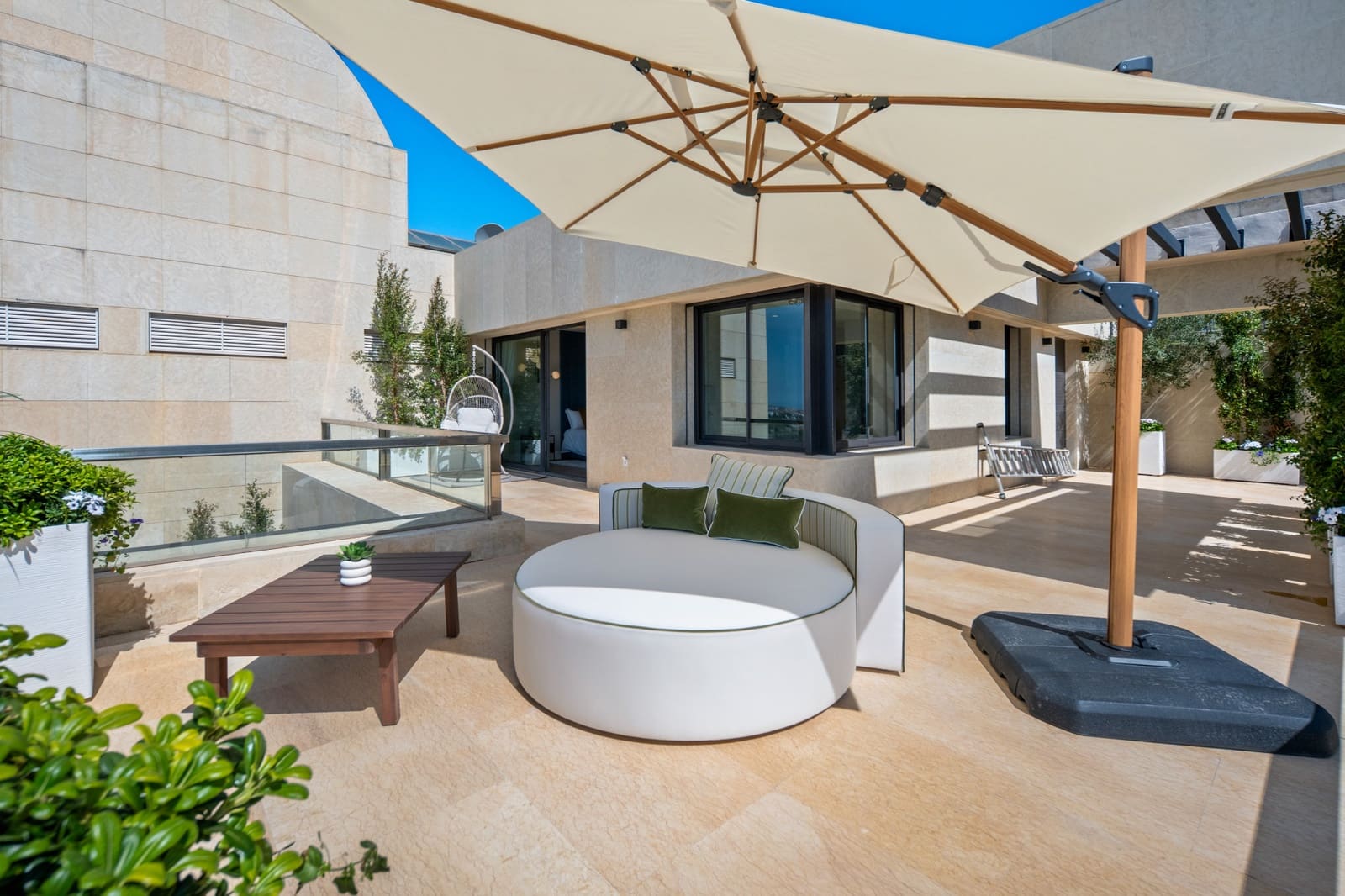 5 soveværelse Penthouse til salg i Nueva Andalucia med swimmingpool garage - € 6.900.000 (Ref: 9984540)