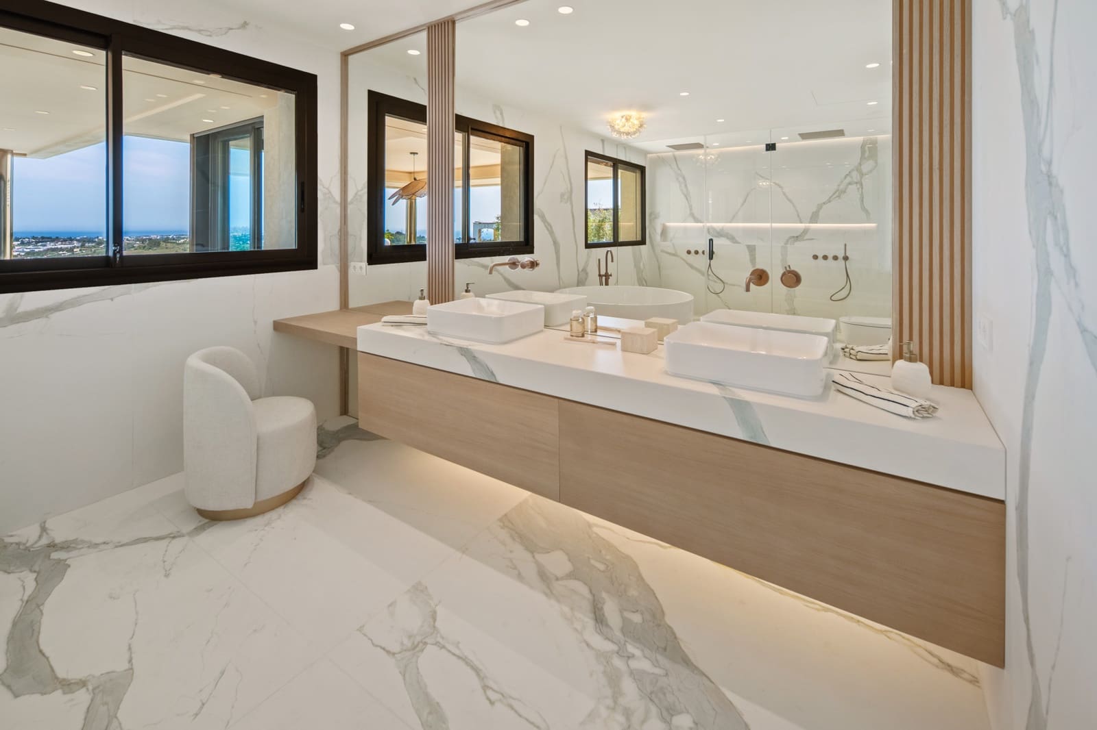 5 soveværelse Penthouse til salg i Nueva Andalucia med swimmingpool garage - € 6.900.000 (Ref: 9984540)