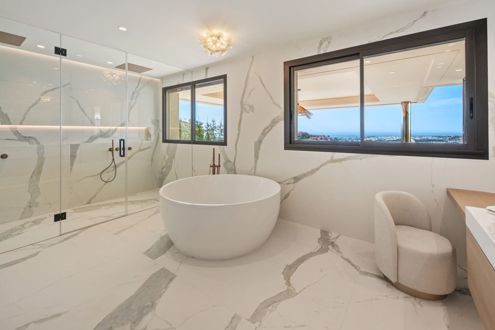 5 soveværelse Penthouse til salg i Nueva Andalucia med swimmingpool garage - € 6.900.000 (Ref: 9984540)
