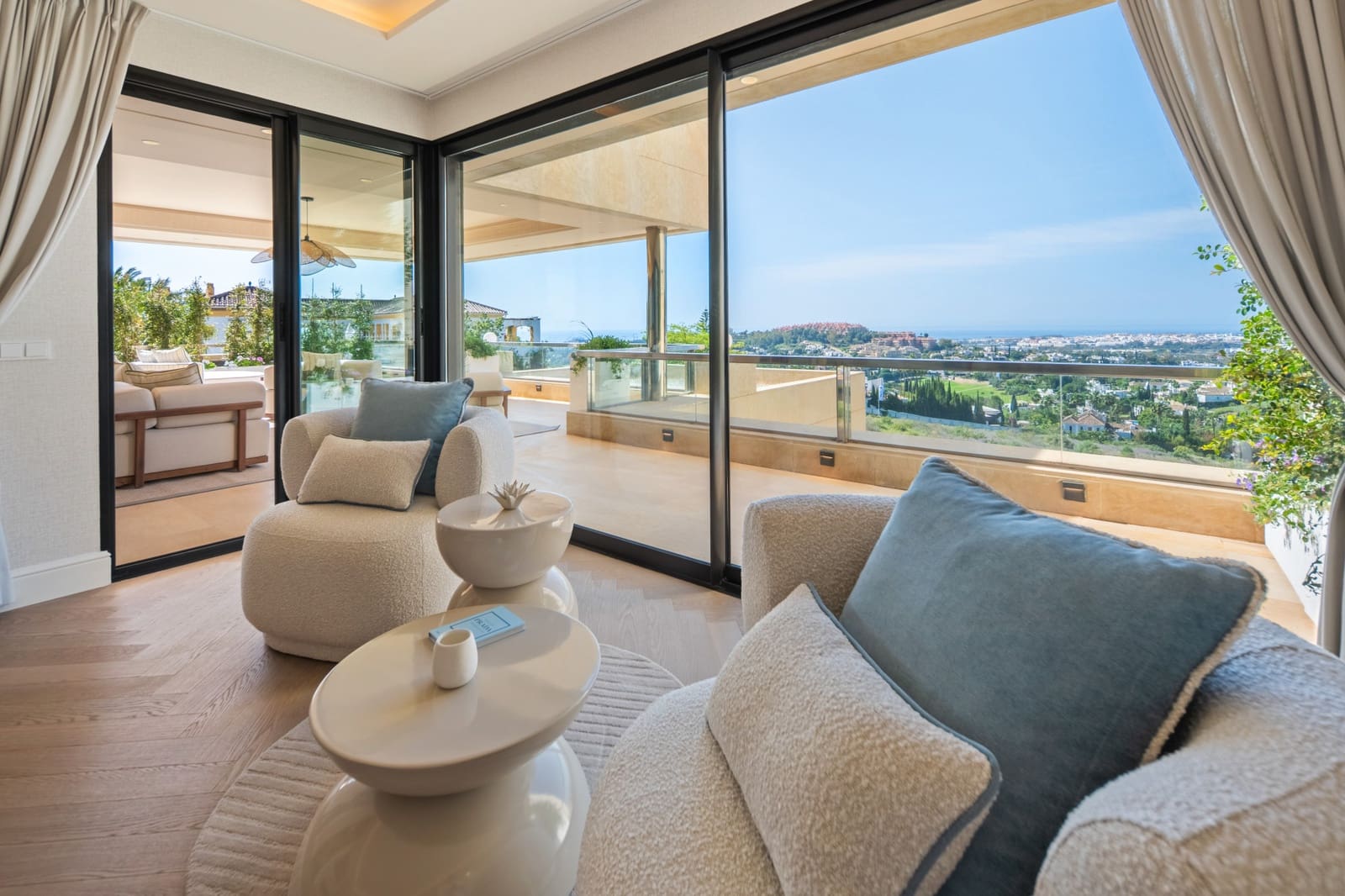 5 soveværelse Penthouse til salg i Nueva Andalucia med swimmingpool garage - € 6.900.000 (Ref: 9984540)