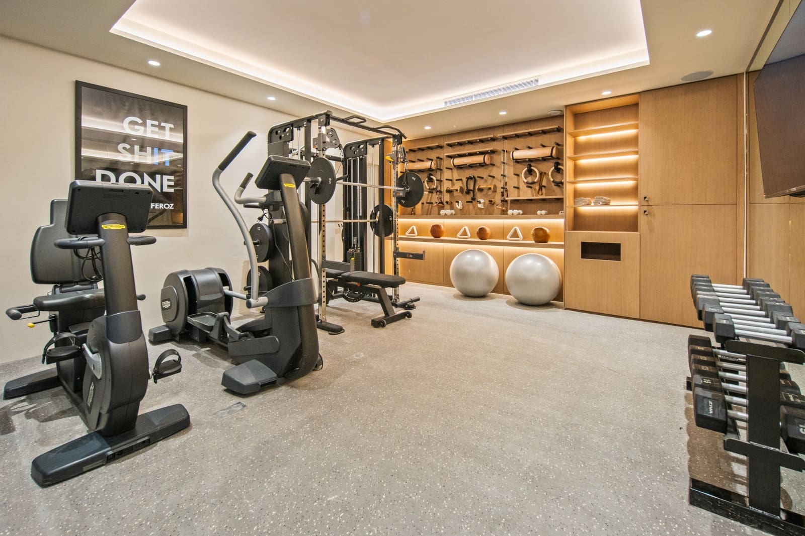 5 soveværelse Penthouse til salg i Nueva Andalucia med swimmingpool garage - € 6.900.000 (Ref: 9984540)